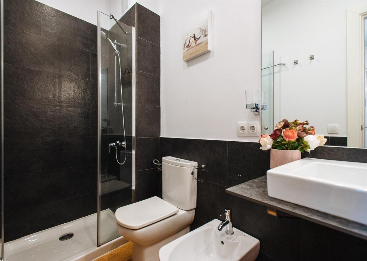 Feijoo Suite Apartment Seville Luaran gambar