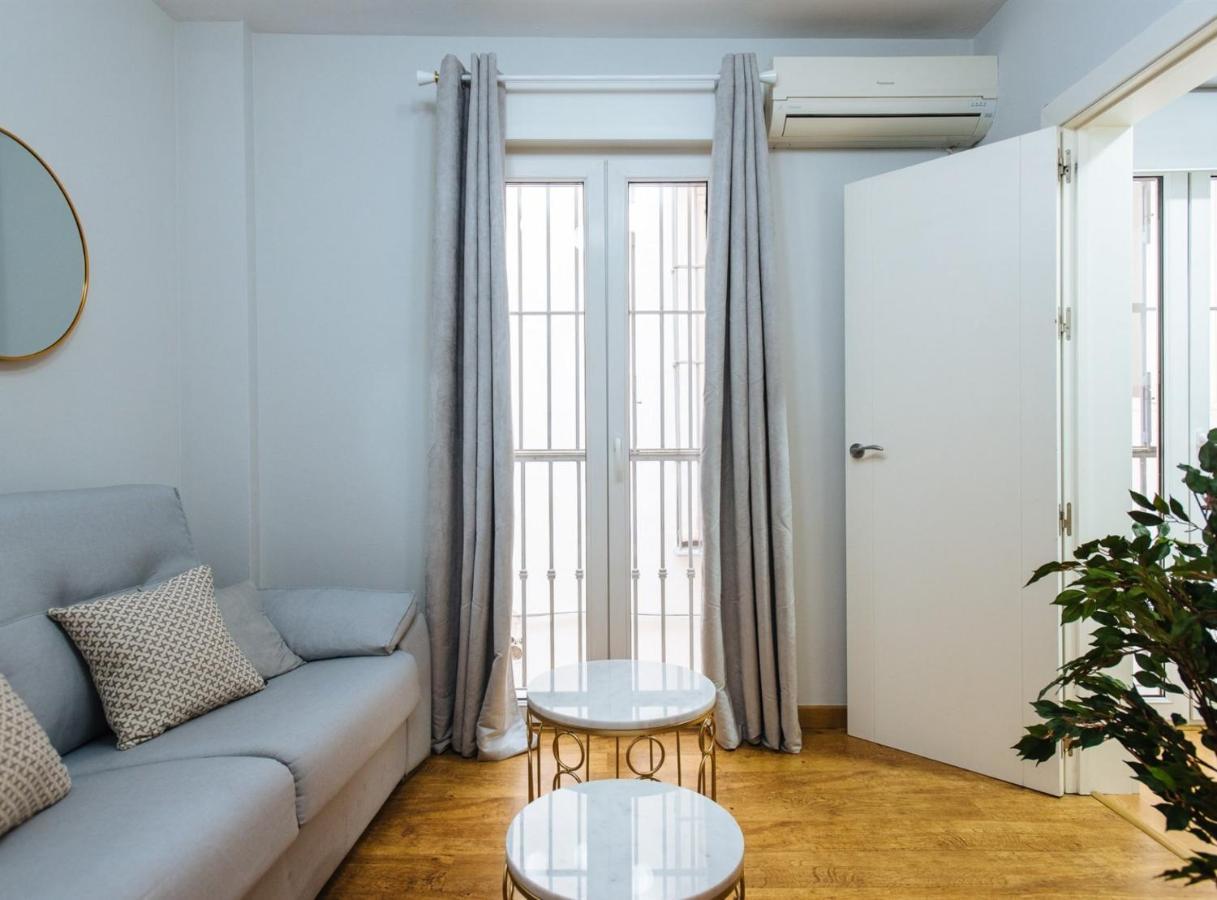 Feijoo Suite Apartment Seville Luaran gambar